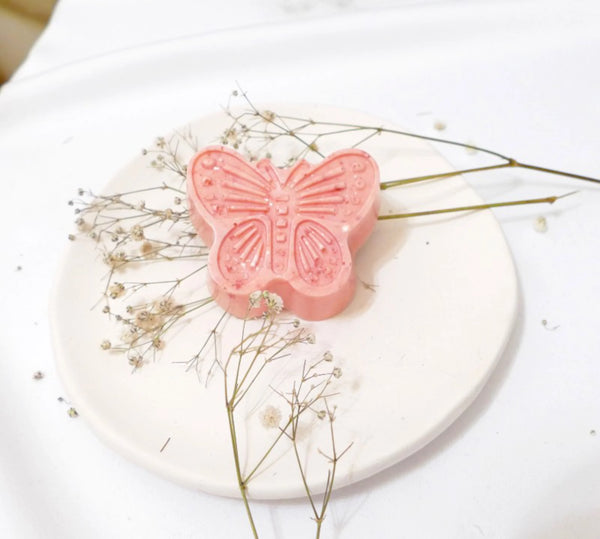 Naravno milo z vonjem vrtnice in šipka, rdeče barve, za vsakodnevno nego kože