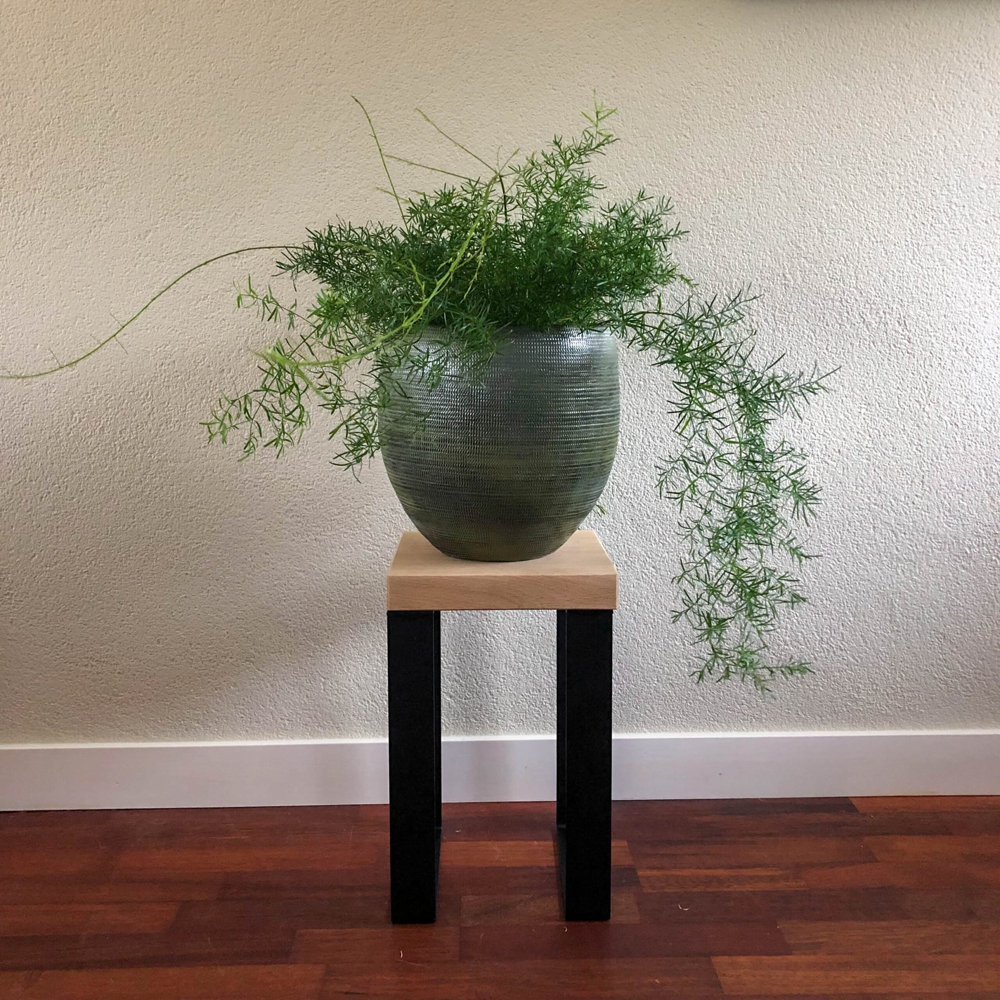 Slimme Bijzettafel – Planten Tafel Mat Zwart Laag