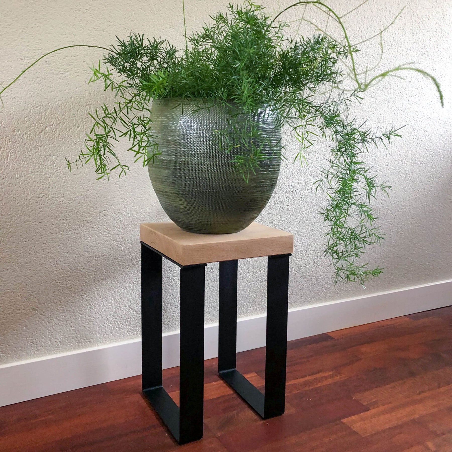 Slimme Bijzettafel – Planten Tafel Mat Zwart Laag