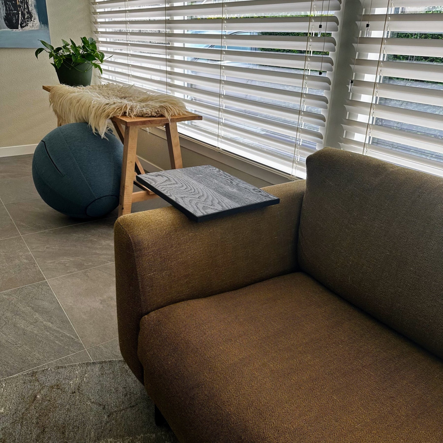 bijzettafel banktafel zwart sfeerfoto