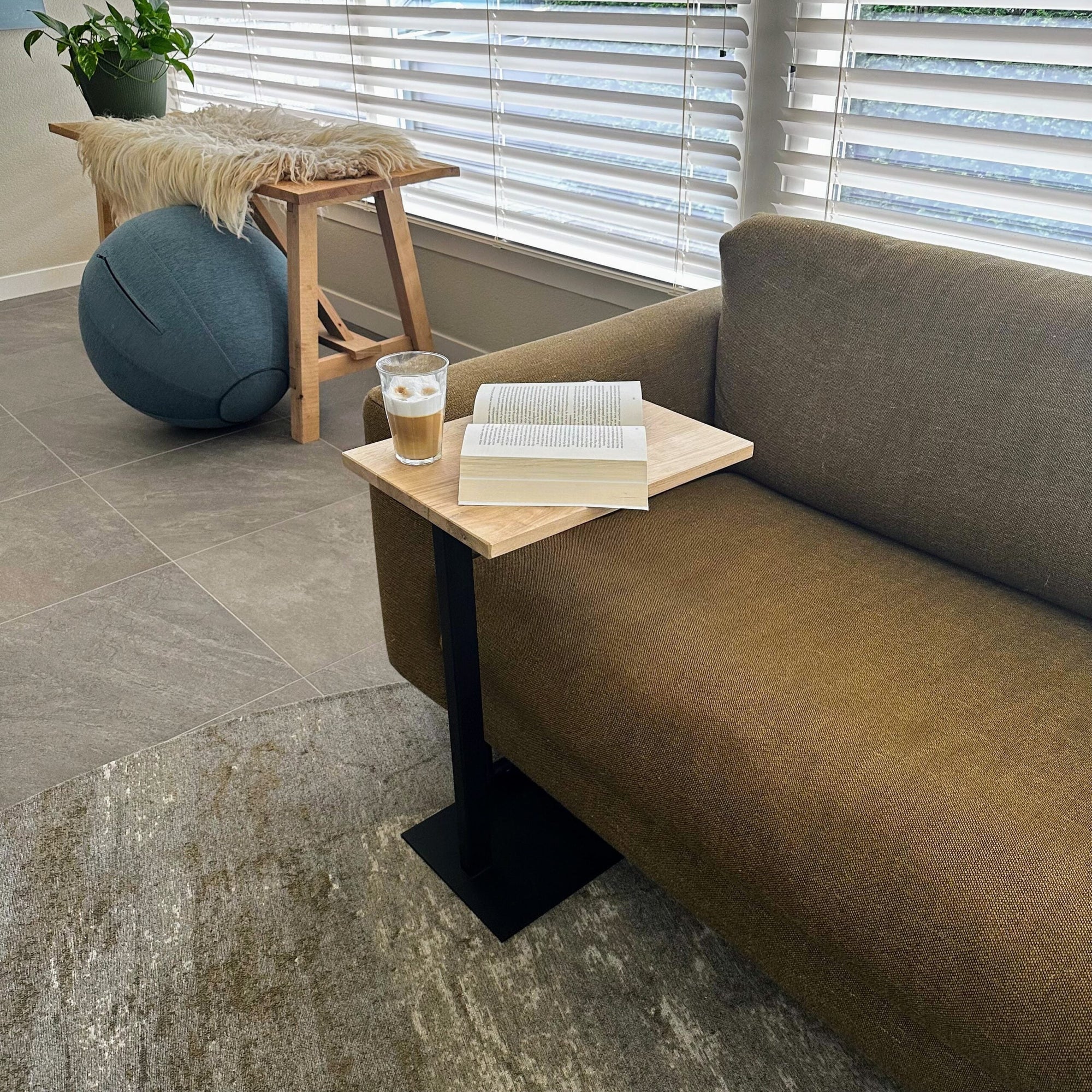 bijzettafel banktafel licht sfeerfoto