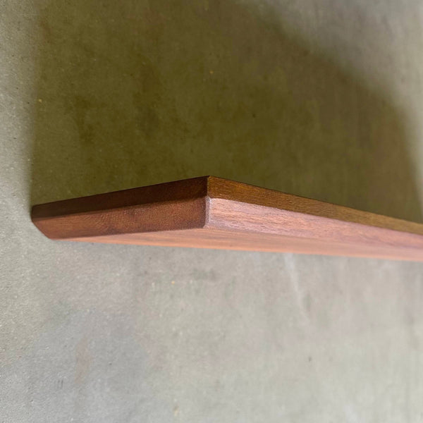 Vloeiende Eiken Wandplank - Geprofileerde Rand