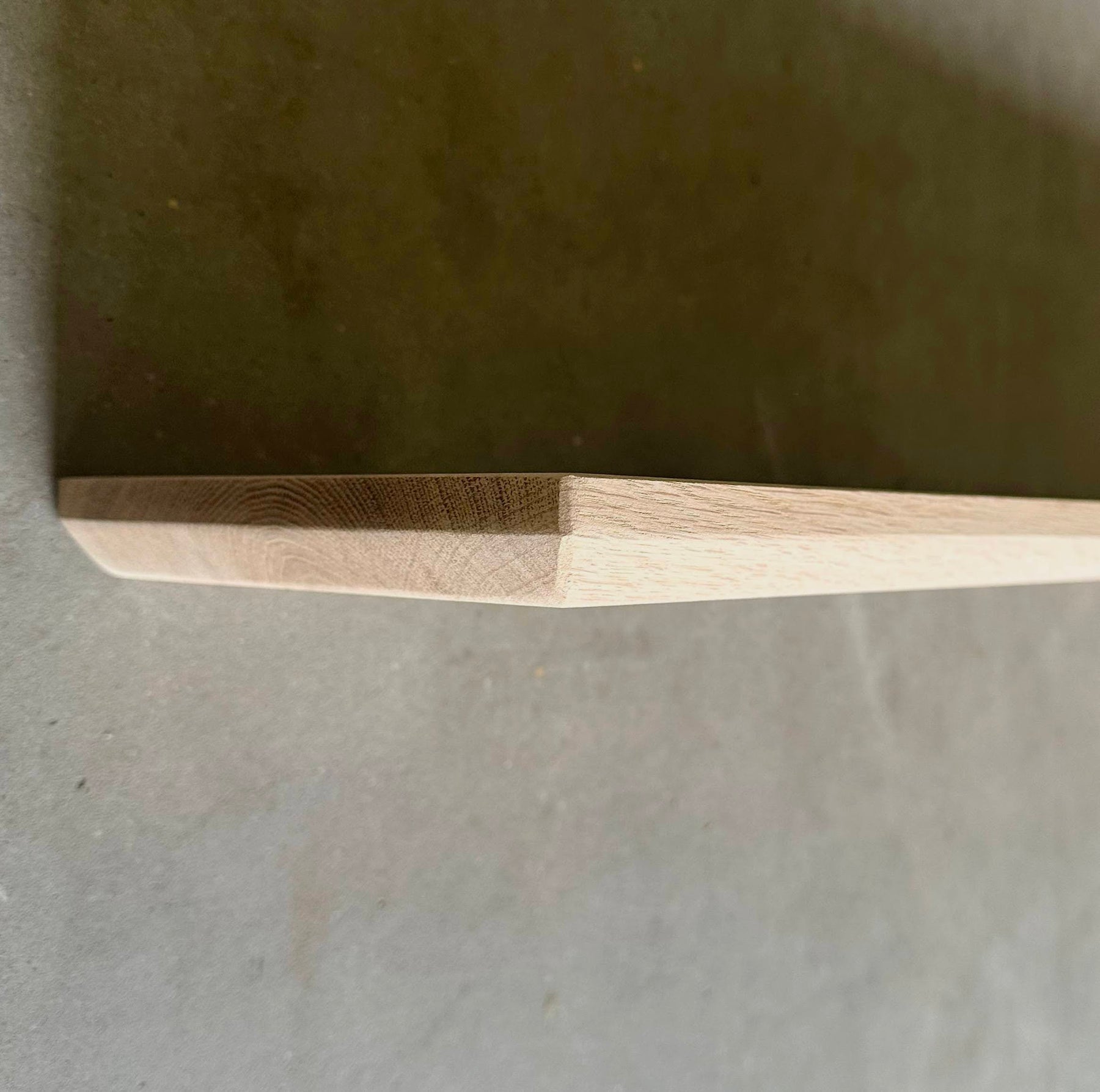 Vloeiende Eiken Wandplank - Geprofileerde Rand