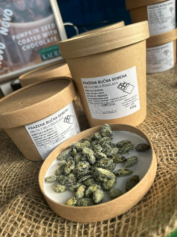 Pumpkin seeds coated with white chocolate