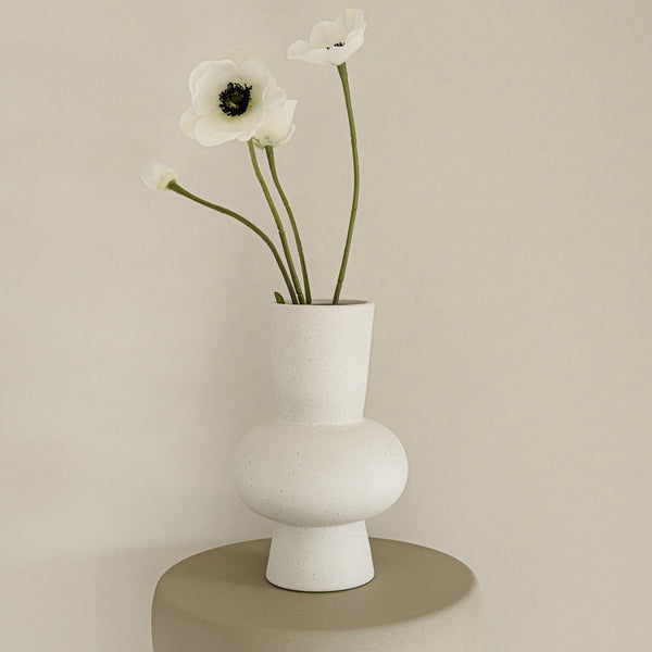 Indore Home - Vaasje Ann - Medium - Bloemenvazen - Woonkamerdecoratie - Wit - 21cm - Rond Vaasje