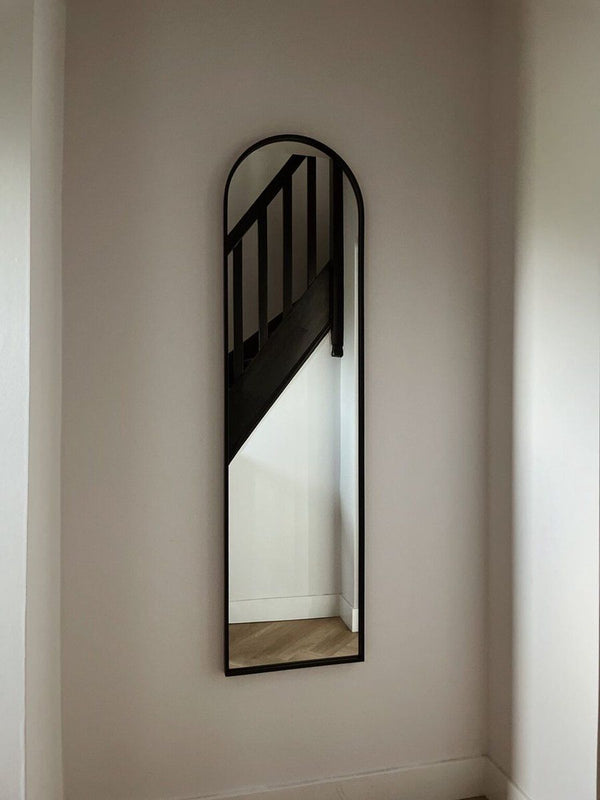 Full-length mirror - black - metal - round top - 150cm x 40cm