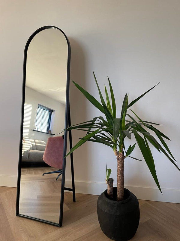 Full-length mirror - black - metal - round top - 150cm x 40cm