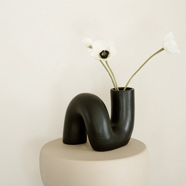 Kronkel vase – black – ceramic – round – 14cm