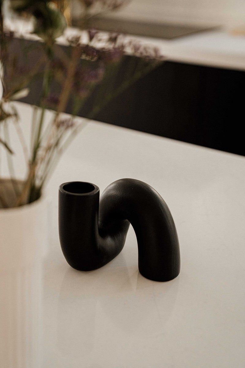 Kronkel vase – black – ceramic – round – 14cm