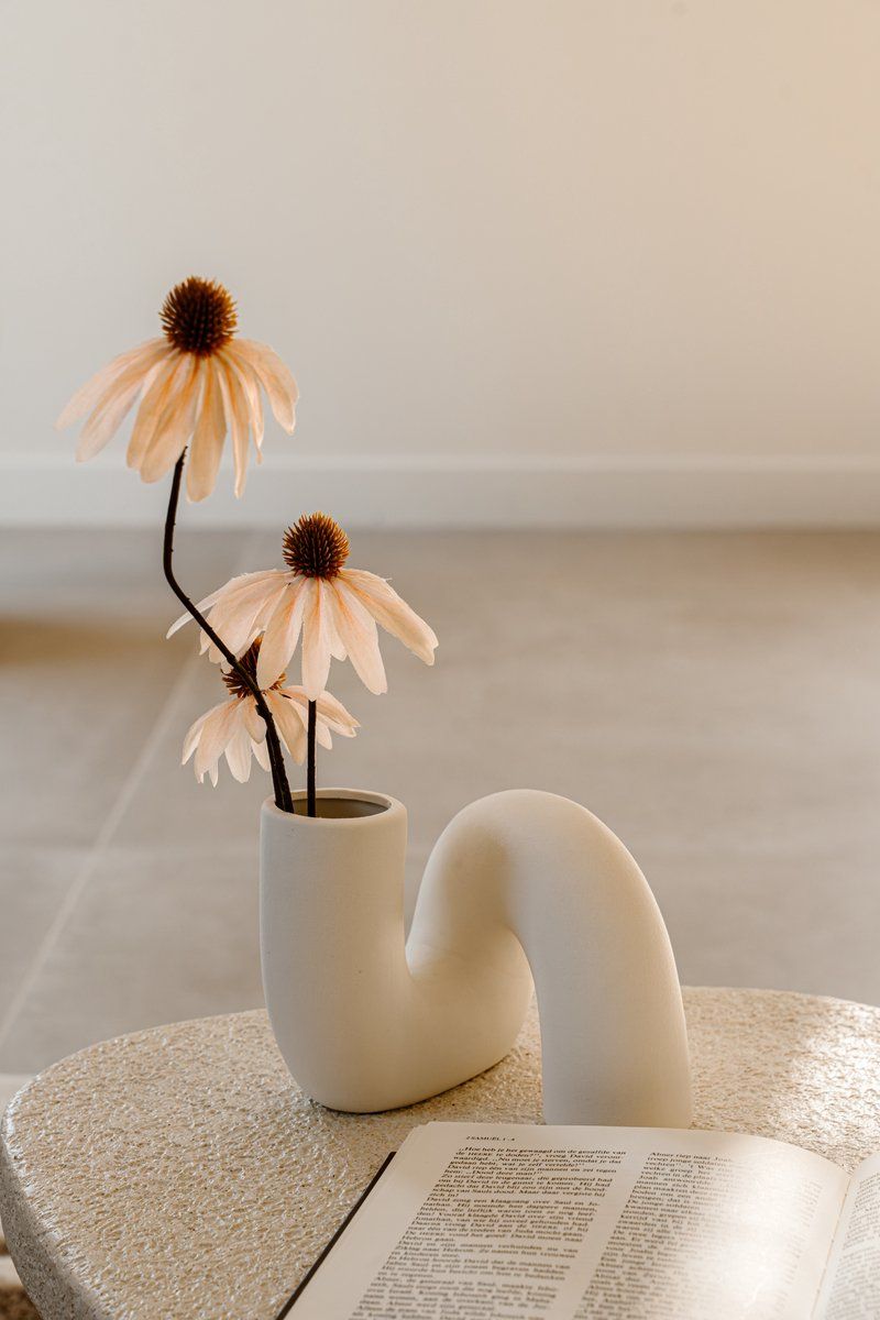 Kronkel vase – white – ceramic – round – 14cm