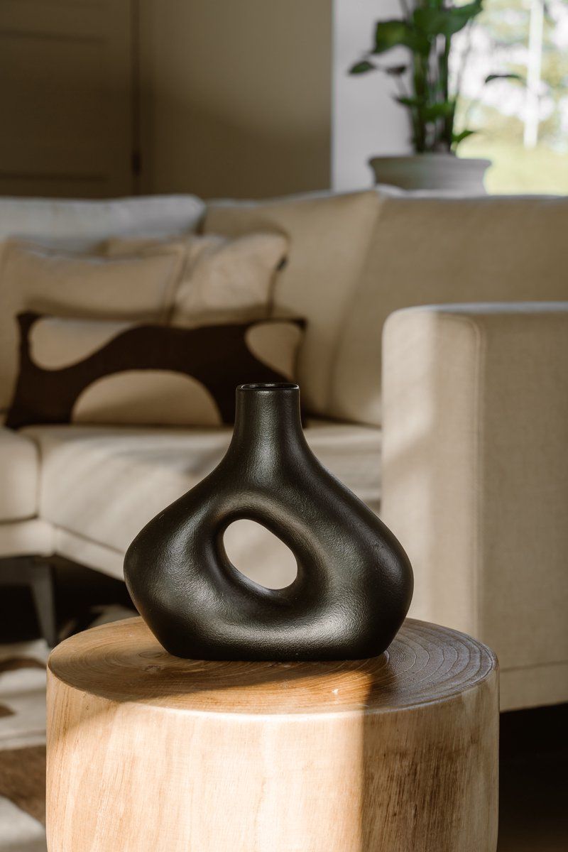 Alberti Vase – black – ceramic – round – 21