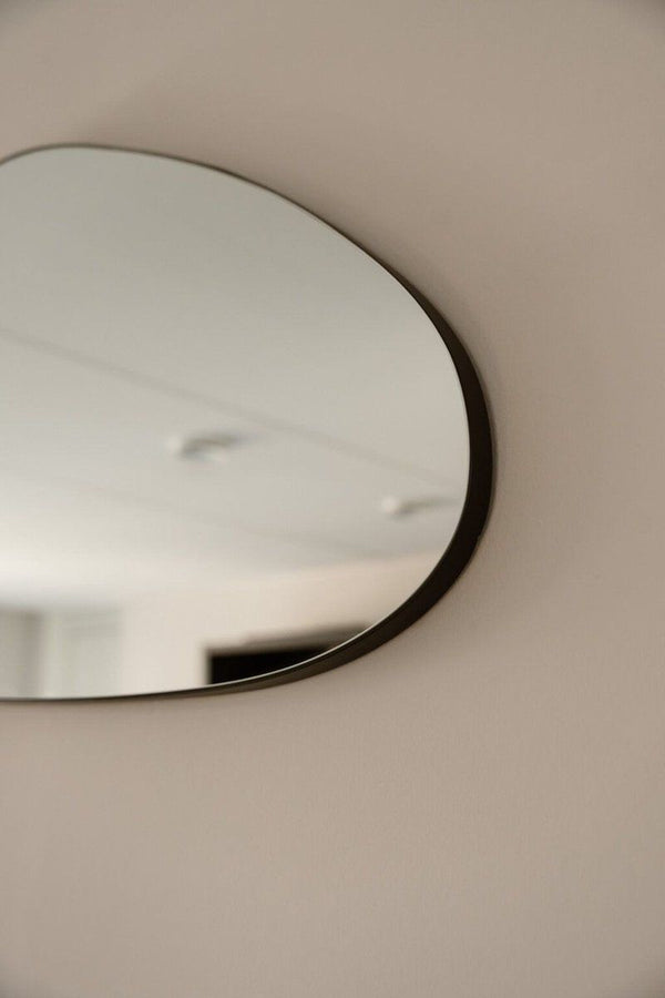 Spiegel Roosie - organic shape - asymmetrical - wall mirror - 80cm - black