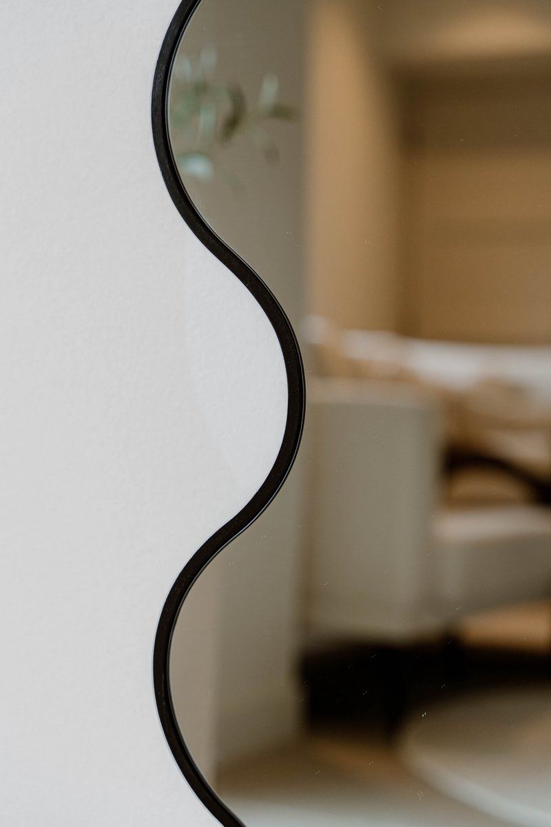 Indore Home - Spiegel - Organische Vorm - Golvende Rand - Wandspiegel - 120cm - Zwart
