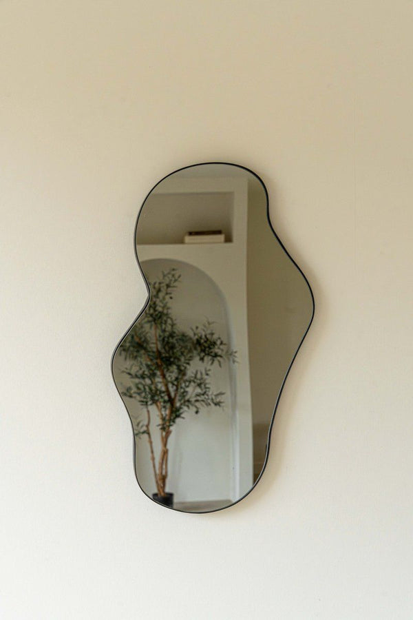 Indore Home - Troas Spiegel - Organische Vorm - Asymmetrisch - Wandspiegel - 60cm - Zwart