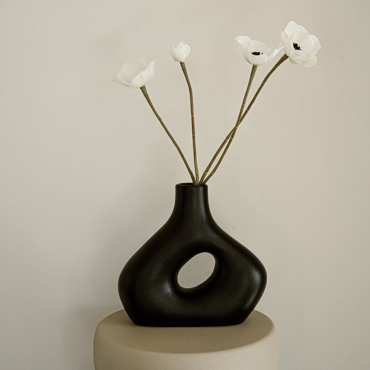 Indore Home - Vaas Alberti - Flower Vase - Living Room Decoration - Black Vase - Hollow Vase - Donut Vase