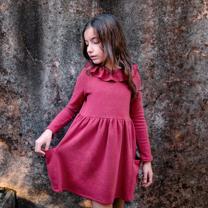 ROBE AVEC COL VOLANT