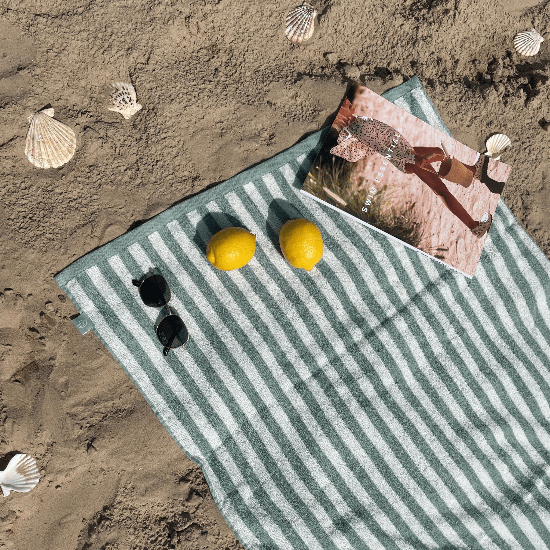 strandlaken-katoen-135x65cm-resort-stripes-swim-essentials-2