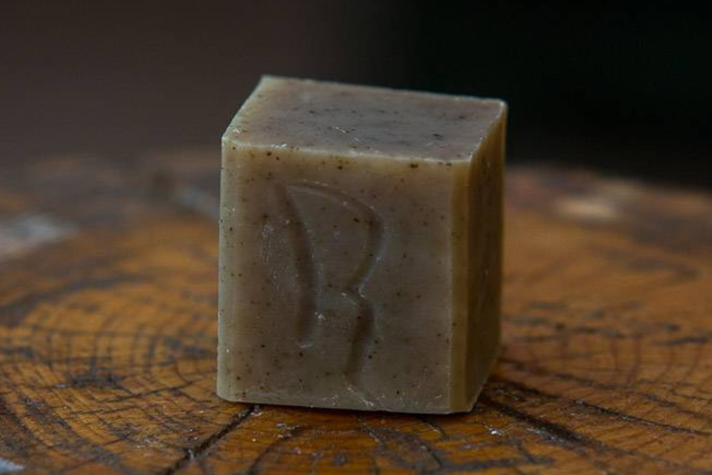 Herbal Shampoo - Rosemary and Chamomile Packaging Type: Box