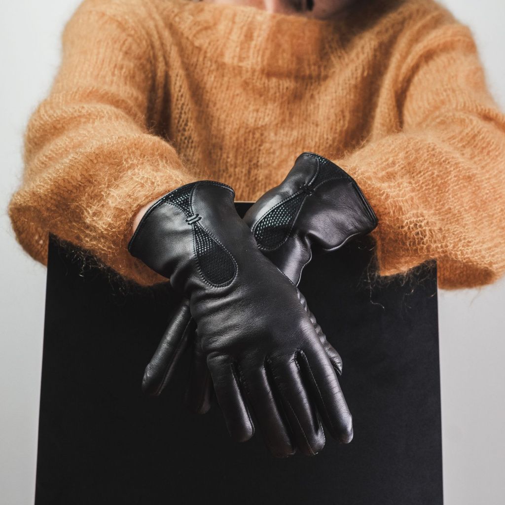 Women's Leather Gloves with Decoration