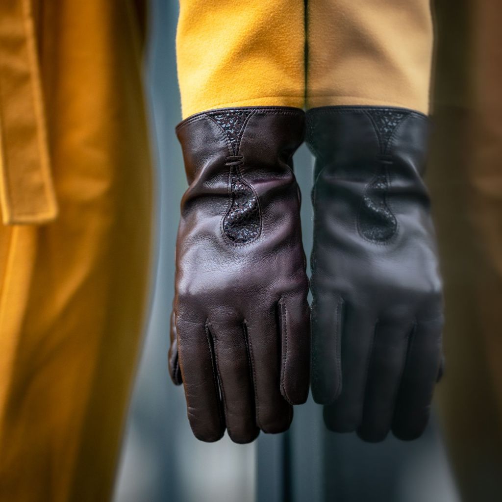 Women's Leather Gloves with Decoration