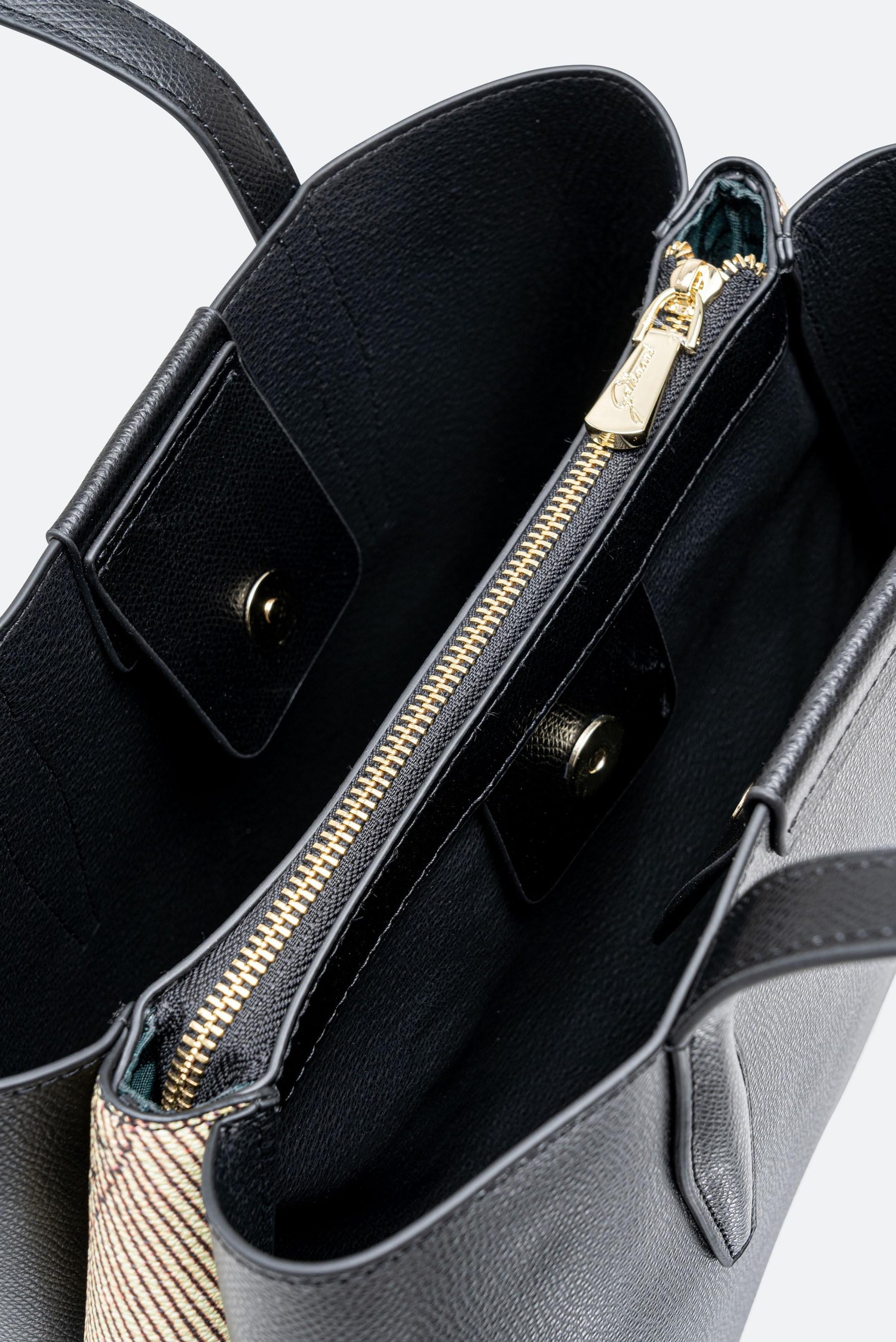Bolsa de compras de cuero negro