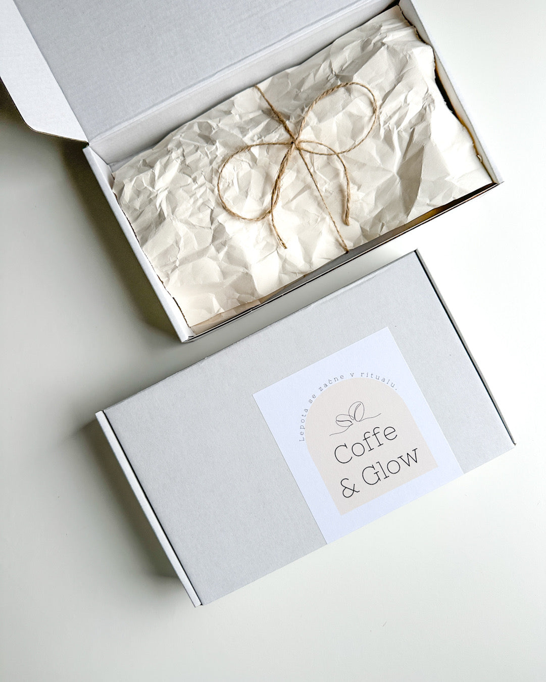 Café & Éclat | Paquet Cadeau Café + Boucles d'Oreilles Ampoule
