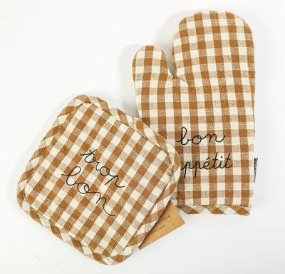 Checkered oven mitt and pot holder