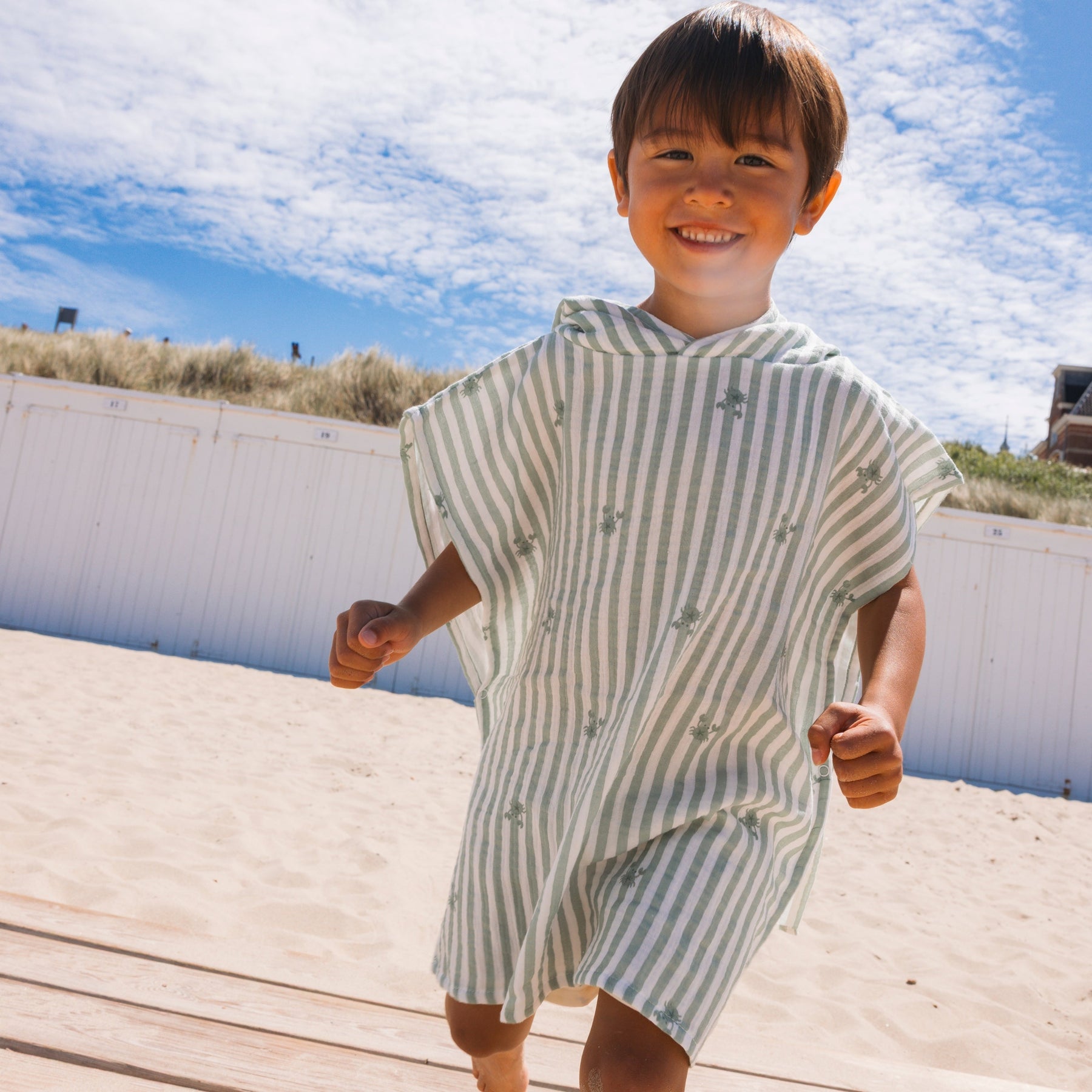 swim-essentials-crabby-green-poncho-2