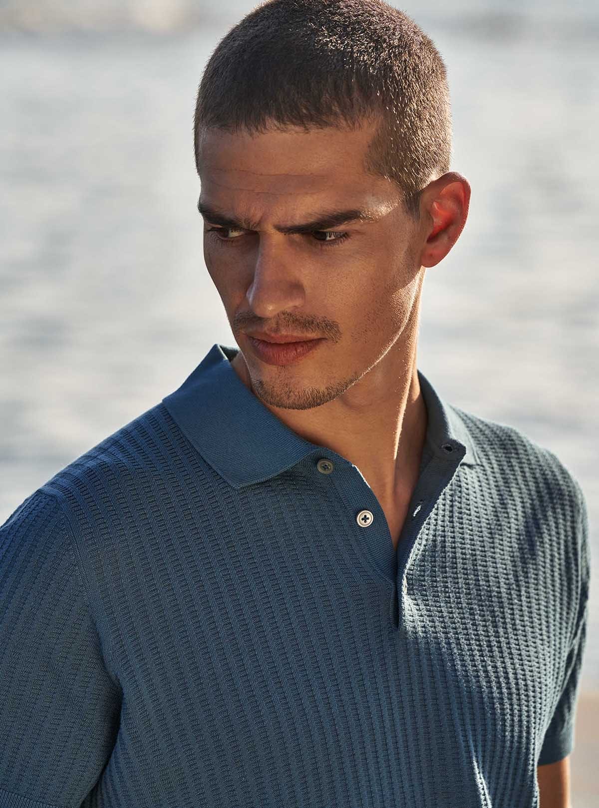 SHORT SLEEVE POLO WITH VERTICALLY KNITTED RIBS