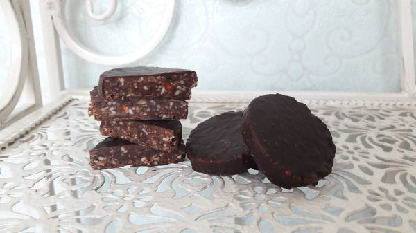 Organic raw cookies covered in organic chocolate 100g