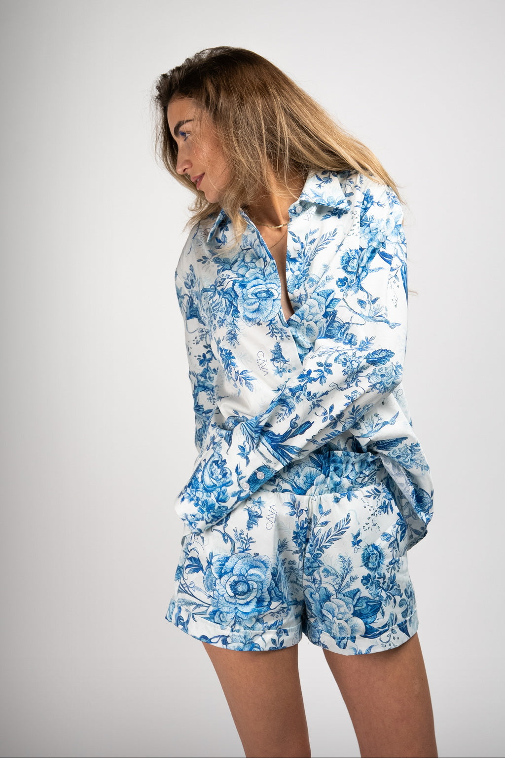 CĀVA Shorts, Cotton Satin | Original CĀVA Botanical Print Size: XS/S, Colour: White / Blue