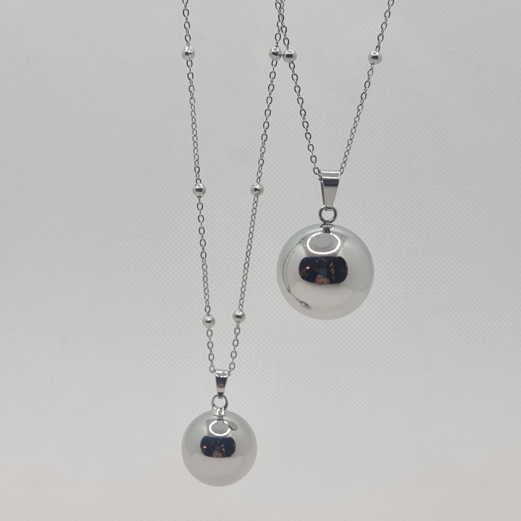 Angel caller necklace in steel 100 cm with mirror polished sphere with rattle 2 cm