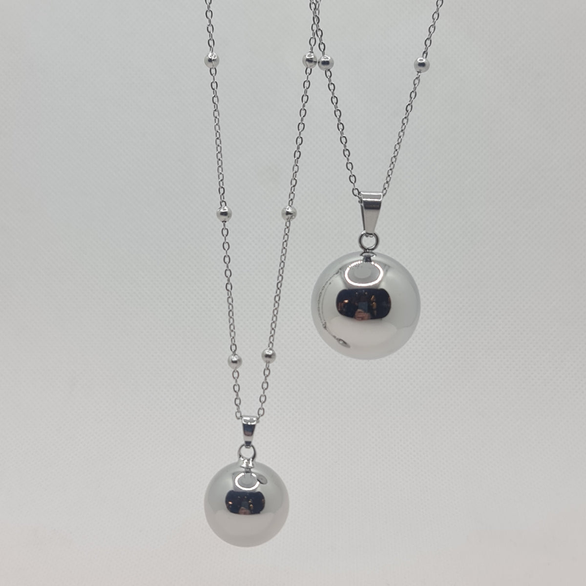 Angel caller necklace in steel 100 cm with mirror polished sphere with rattle 2 cm