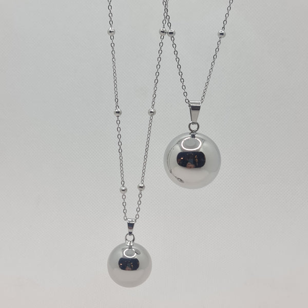 Angel caller necklace in steel 100 cm with mirror polished sphere with rattle 2 cm