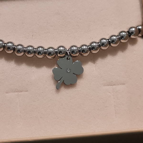 Bracelet steel shiny spheres and central clover pendant