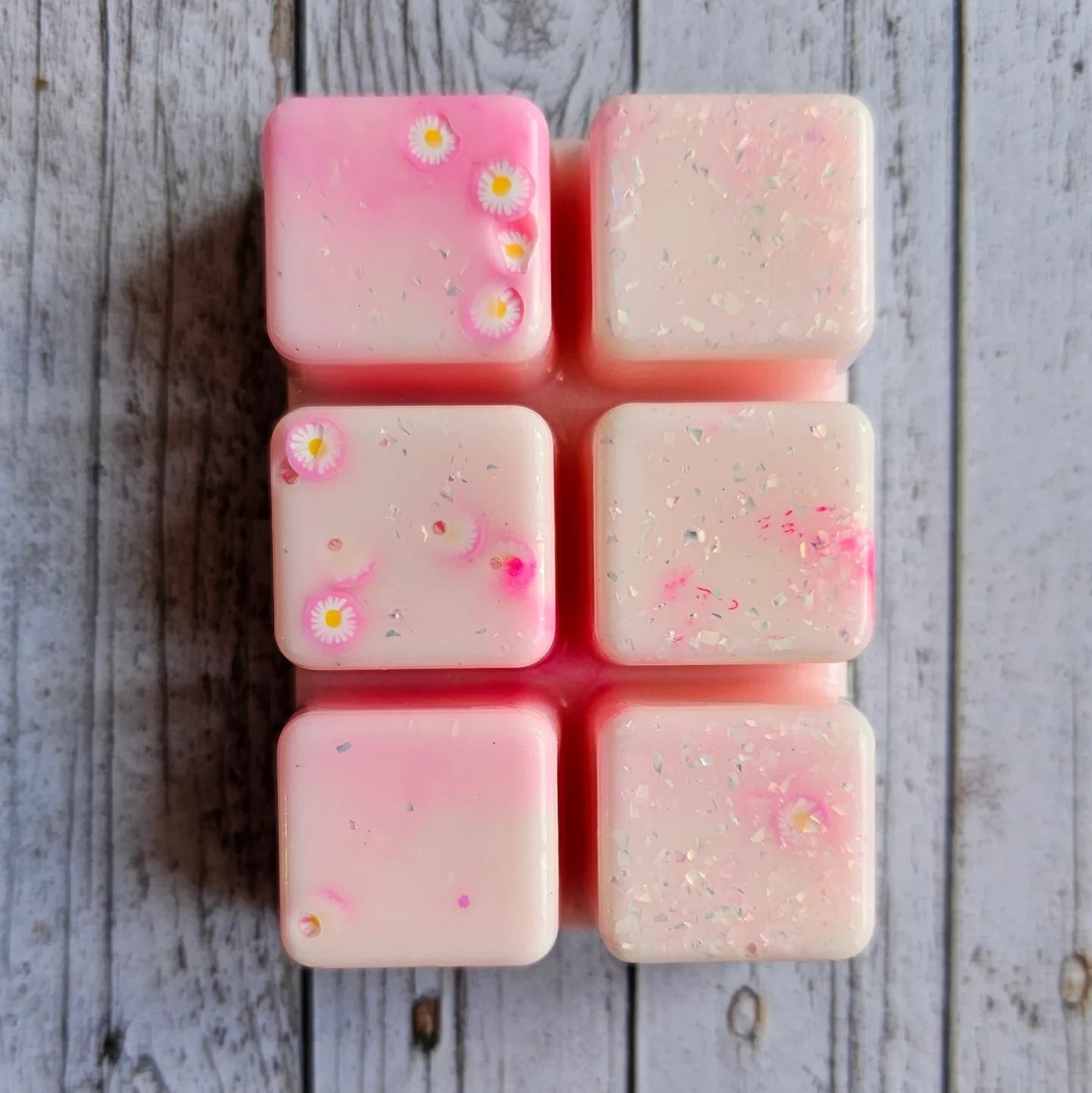 Clamshell dišeči vosek Bubble Gum - sladek sadno-cvetlični vosek v obliki ploščice za izparilnik