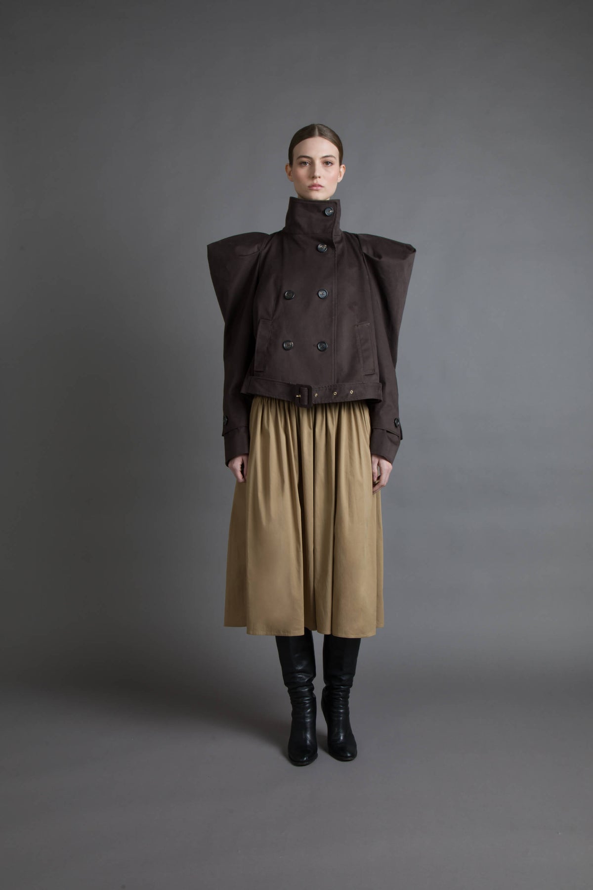 SHORT TRENCH IN GABARDINE