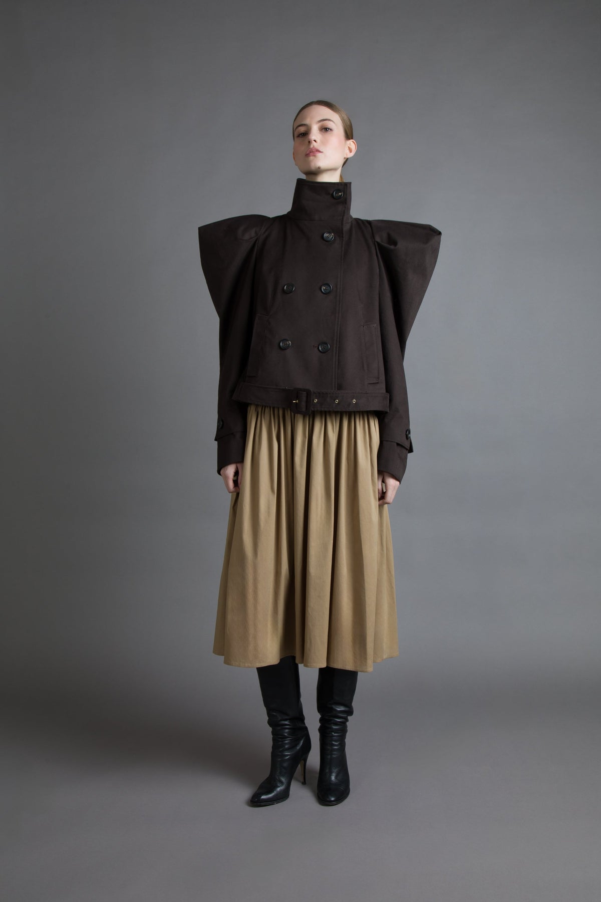 SHORT TRENCH IN GABARDINE