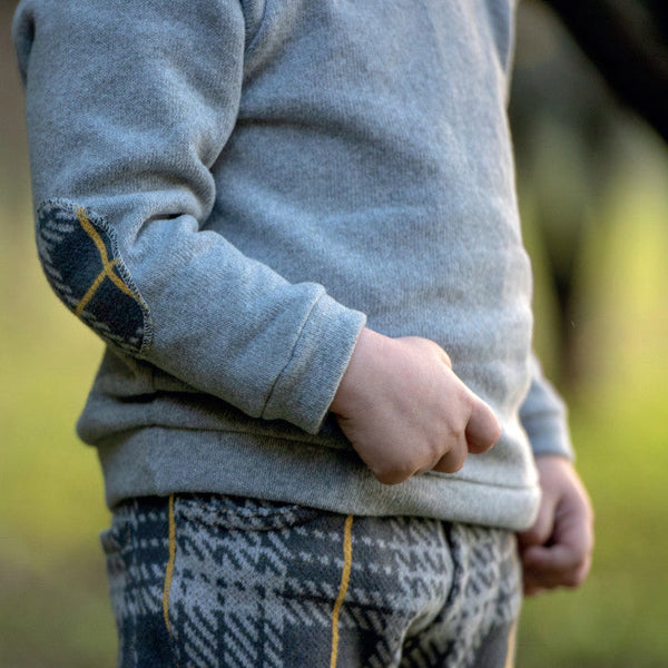 WARM COTTON SWEATER WITH PATCHES AND WOODEN BUTTONS