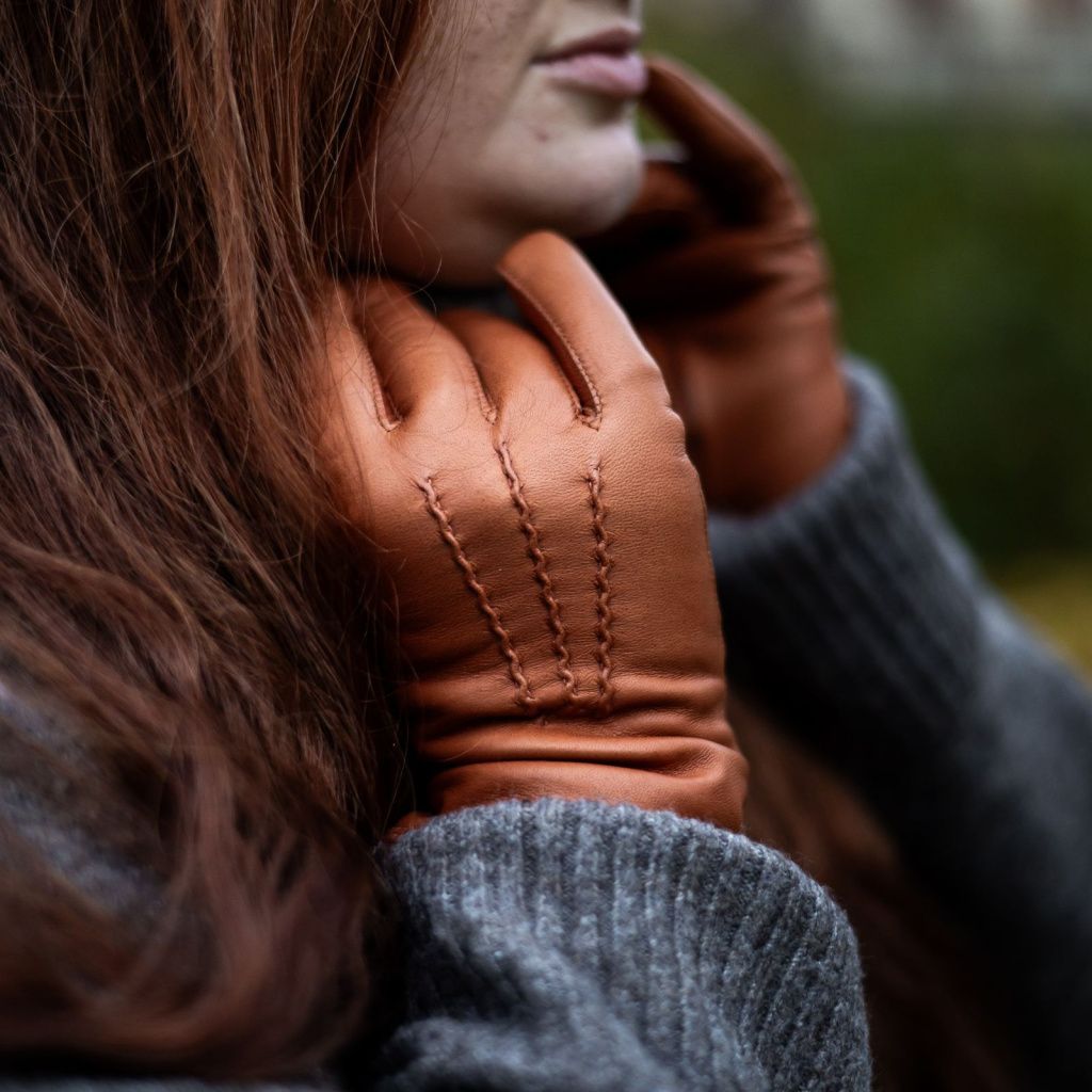 Women's Leather Gloves with Classic Hand Embroidery