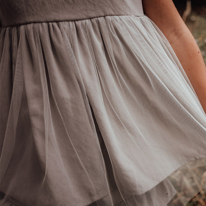 HAUT EN FILET BEIGE AVEC VOLANT EN TULLE