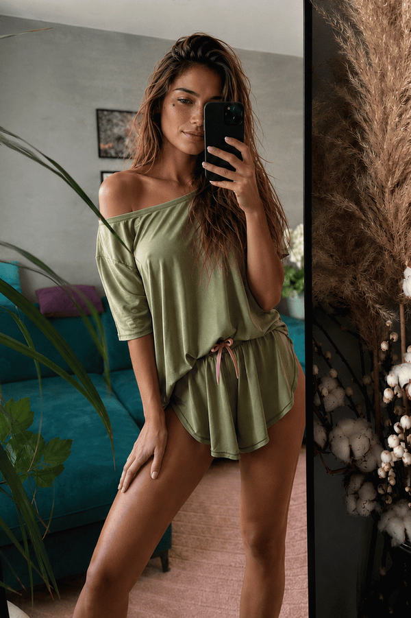 Bamboo Loose T-shirt | Loreen Label Size: UNI / S - XL, Colour: Olive Green