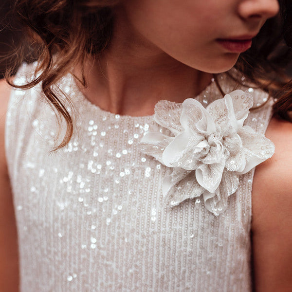 VESTIDO DE LENTEJUELAS CON VOLANTES
