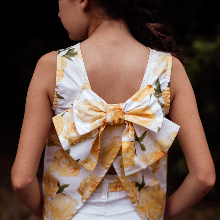 TOP PEONY PRINT TOP WITH BOW ON THE BACK