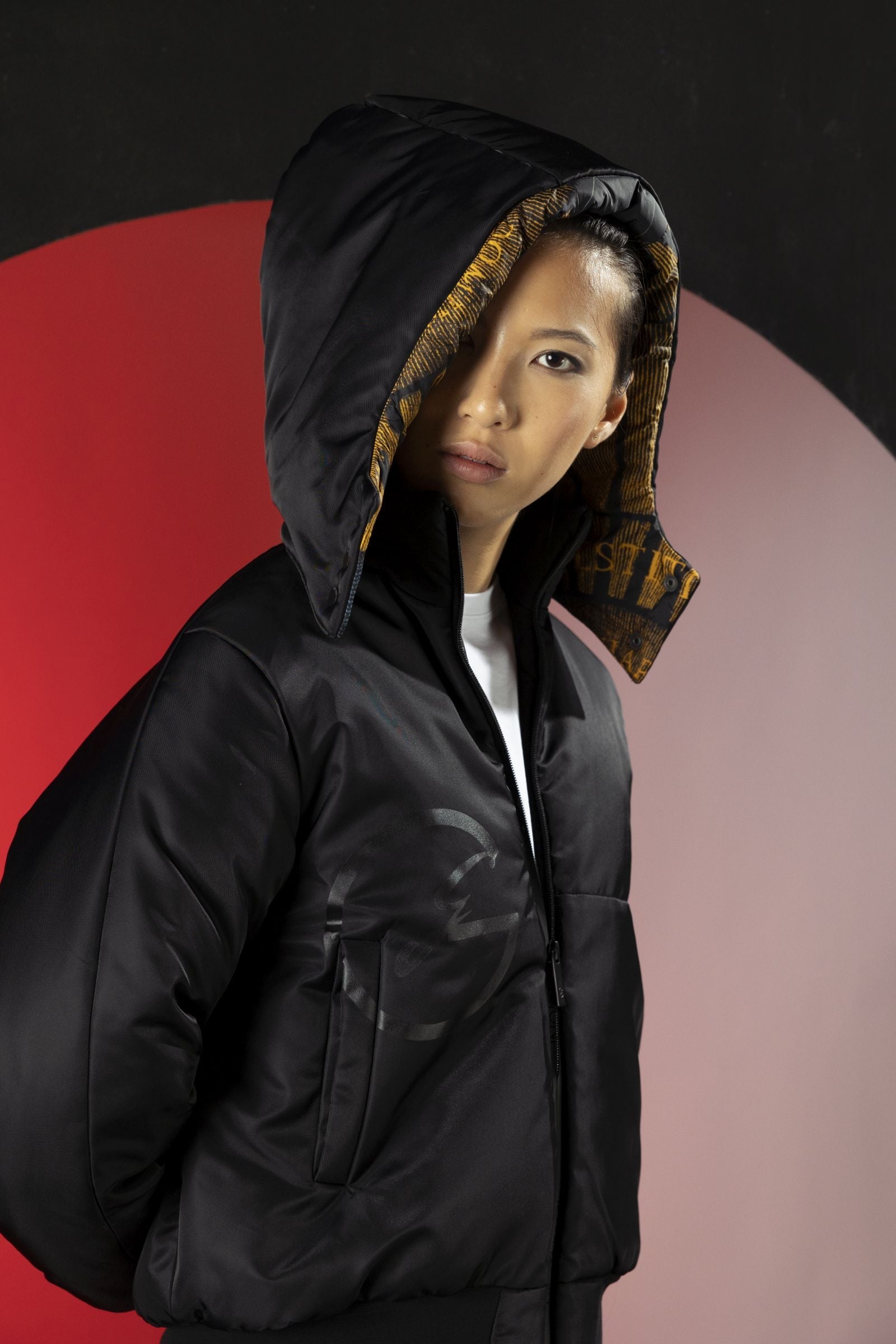 Hooded bomber in technical fabric