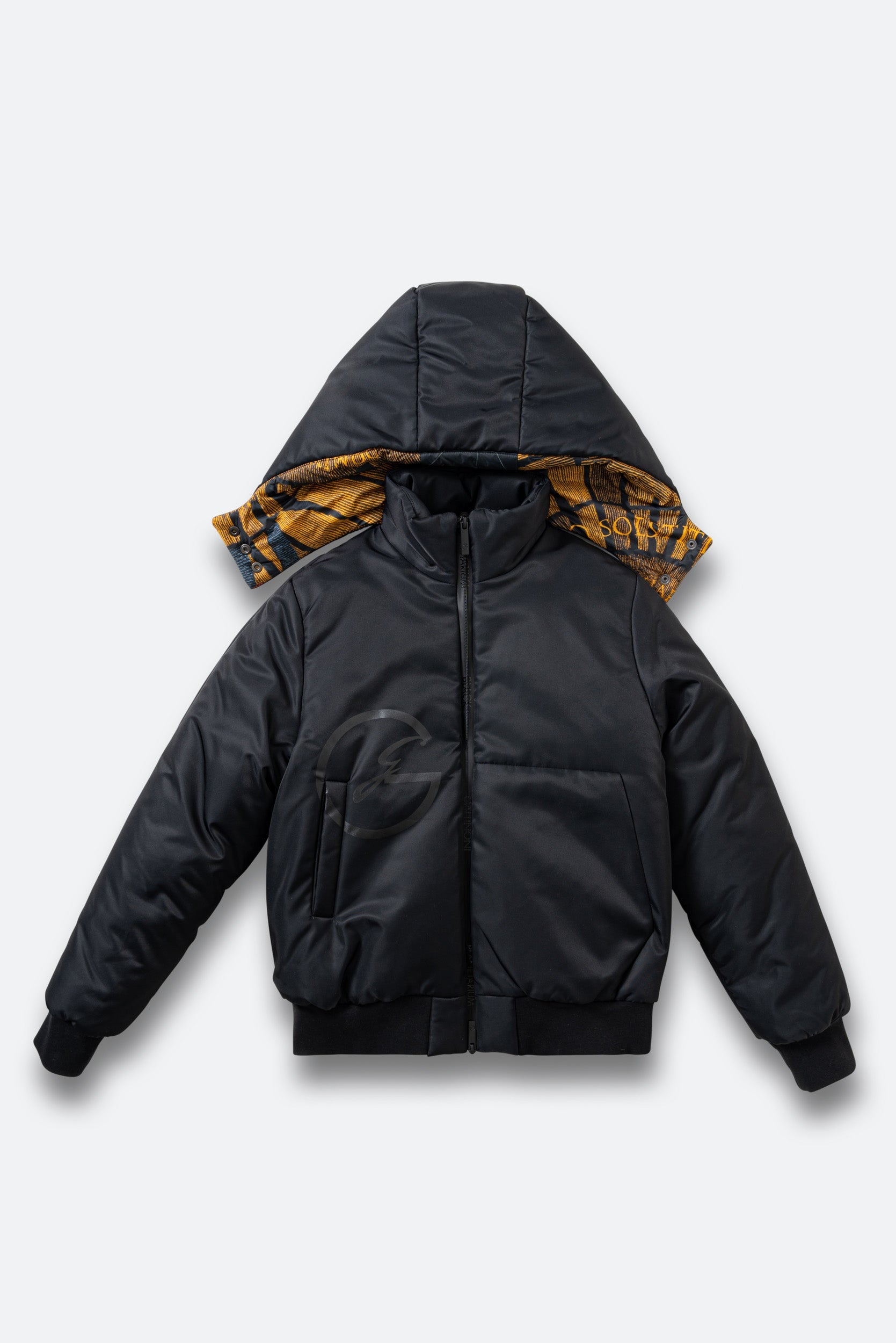 Hooded bomber in technical fabric
