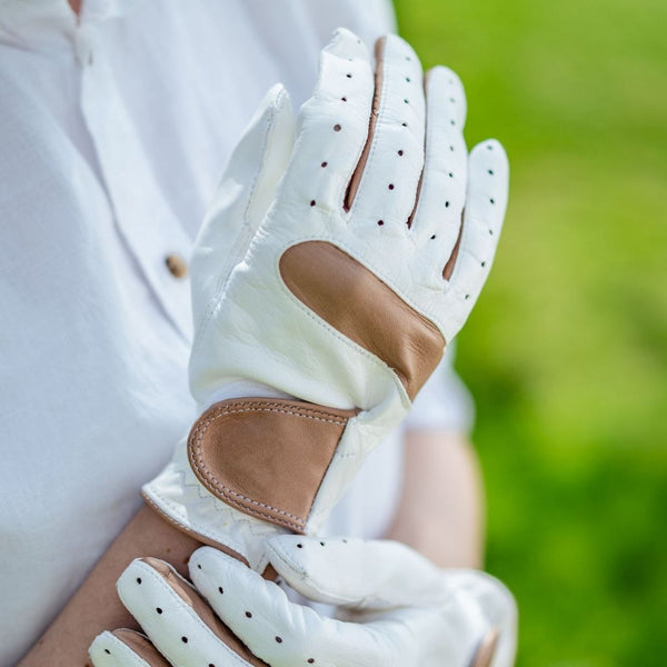 Women's golf glove with beige details