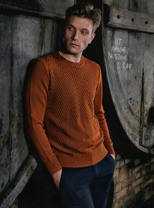 BROKEN SPINE CREW NECK