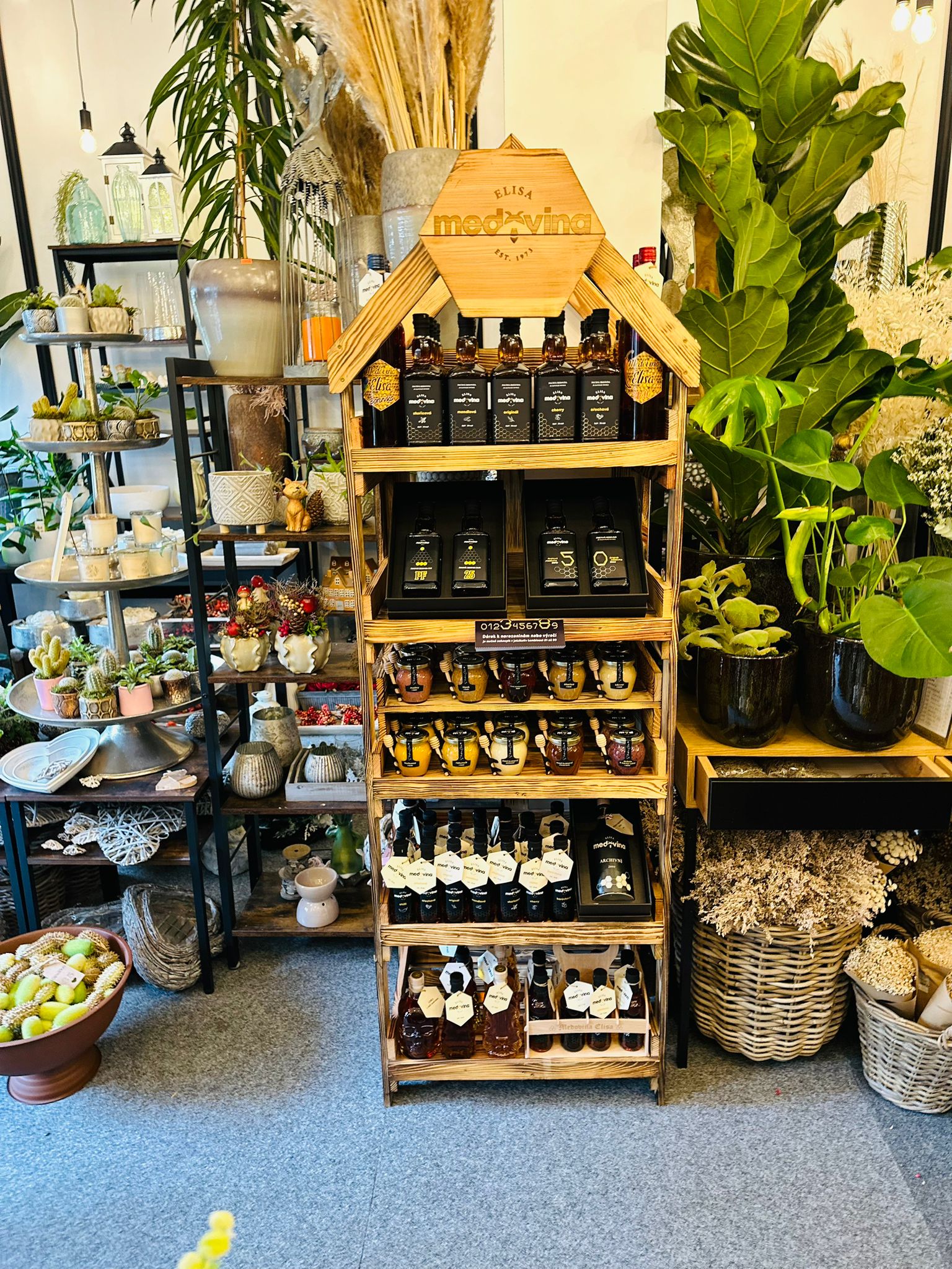 Elisa Shelf with Honey and Mead