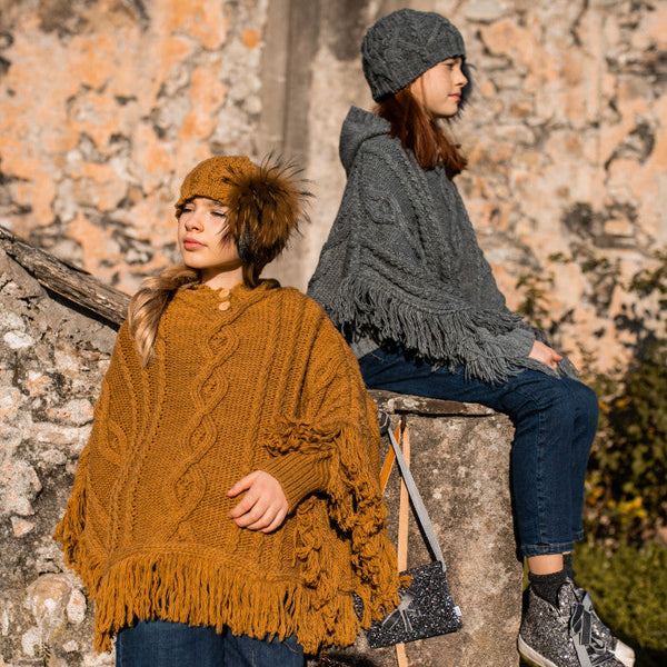KNITTED PONCHO WITH OCHRE FRINGES
